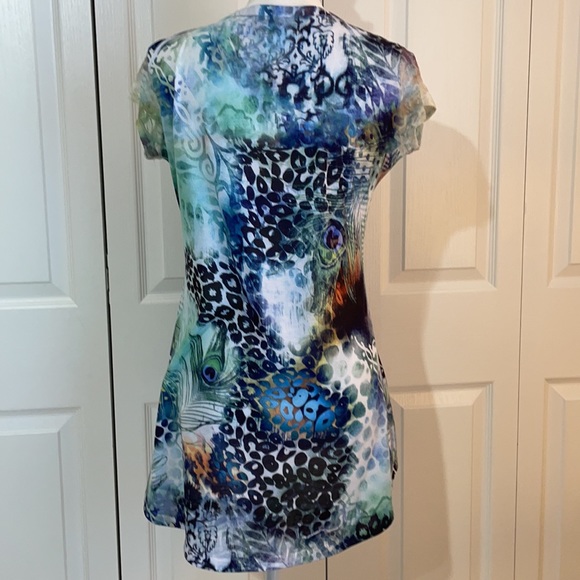 Fresh FX Women’s SZ S Short SleeveV-Neck Peacock Feather Print T-Shirt - Picture 5 of 13